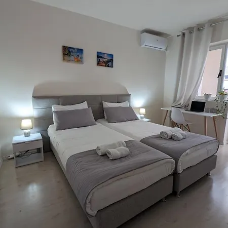 Modern Cozy 10 Min Walk To Skanderbeg Square