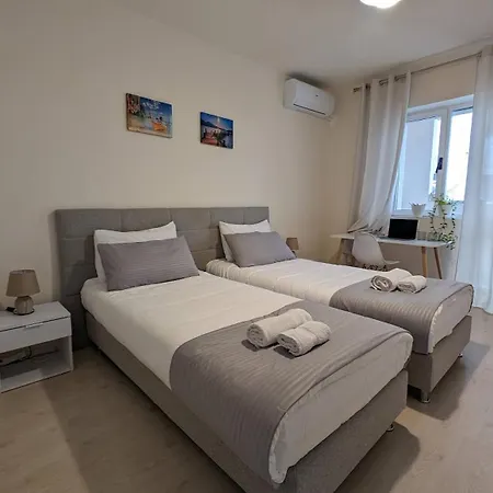 Modern Cozy 10 Min Walk To Skanderbeg Square Tirana