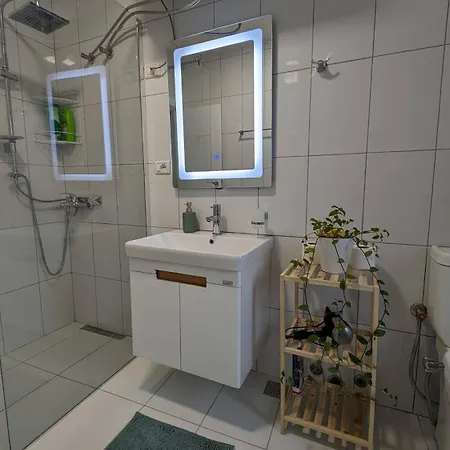 Modern Cozy 10 Min Walk To Skanderbeg Square * ティラナ