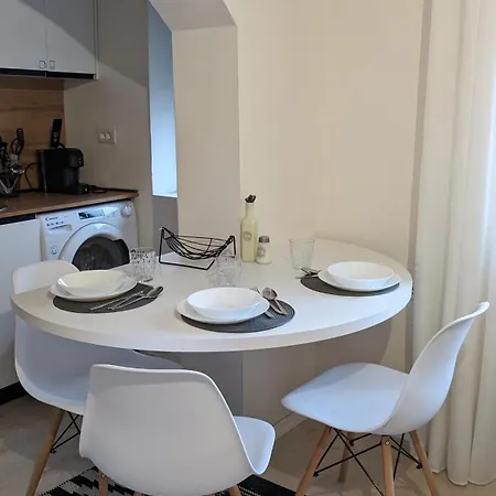 Modern Cozy 10 Min Walk To Skanderbeg Square *