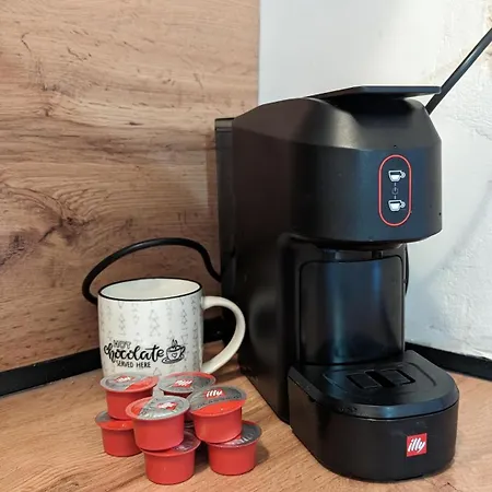 Modern Cozy 10 Min Walk To Skanderbeg Square * ティラナ