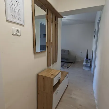 Modern Cozy 10 Min Walk To Skanderbeg Square アパート *