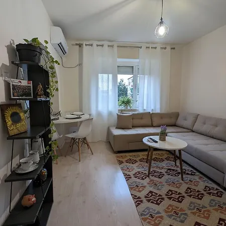 Apartment Modern Cozy 10 Min Walk To Skanderbeg Square *
