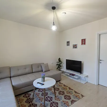 Apartment Modern Cozy 10 Min Walk To Skanderbeg Square Tirana