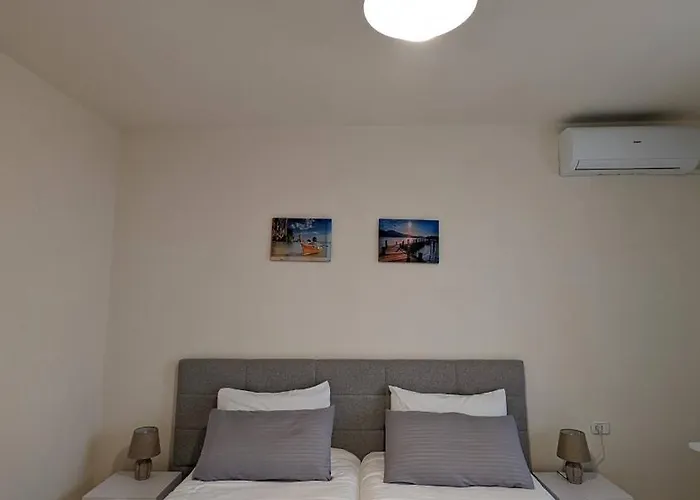 Апартаменты Modern Cozy 10 Min Walk To Skanderbeg Square *