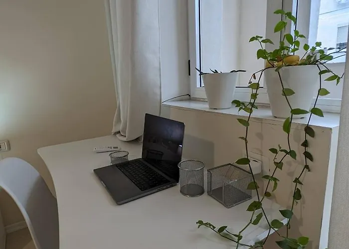 Апартаменты Modern Cozy 10 Min Walk To Skanderbeg Square Тирана