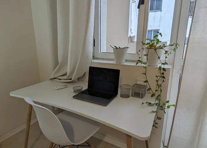 Апартаменты Modern Cozy 10 Min Walk To Skanderbeg Square *