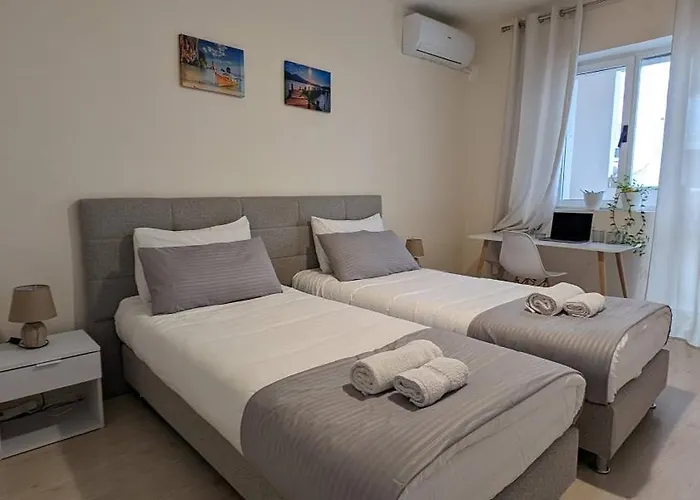Modern Cozy 10 Min Walk To Skanderbeg Square Тирана