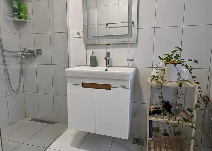 Апартаменты Modern Cozy 10 Min Walk To Skanderbeg Square