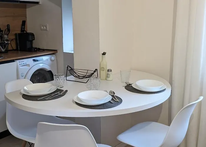 Modern Cozy 10 Min Walk To Skanderbeg Square *