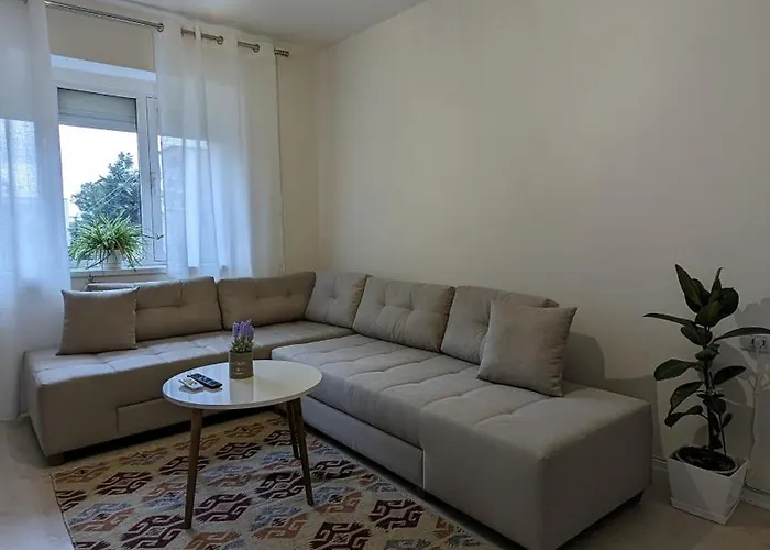 Modern Cozy 10 Min Walk To Skanderbeg Square Апартаменты