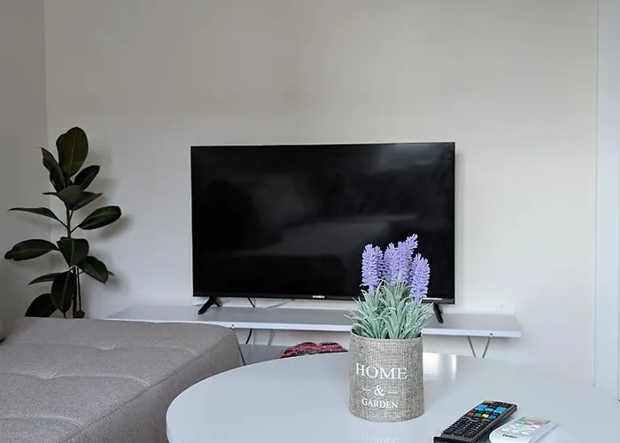 Modern Cozy 10 Min Walk To Skanderbeg Square Апартаменты *