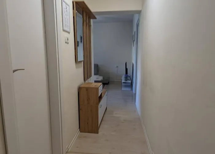 Modern Cozy 10 Min Walk To Skanderbeg Square Апартаменты Тирана